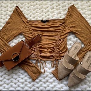 Ribbed drawstring top.